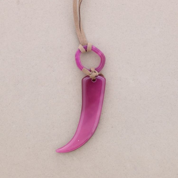 LONG RESIN HORN PENDANT NECKLACE