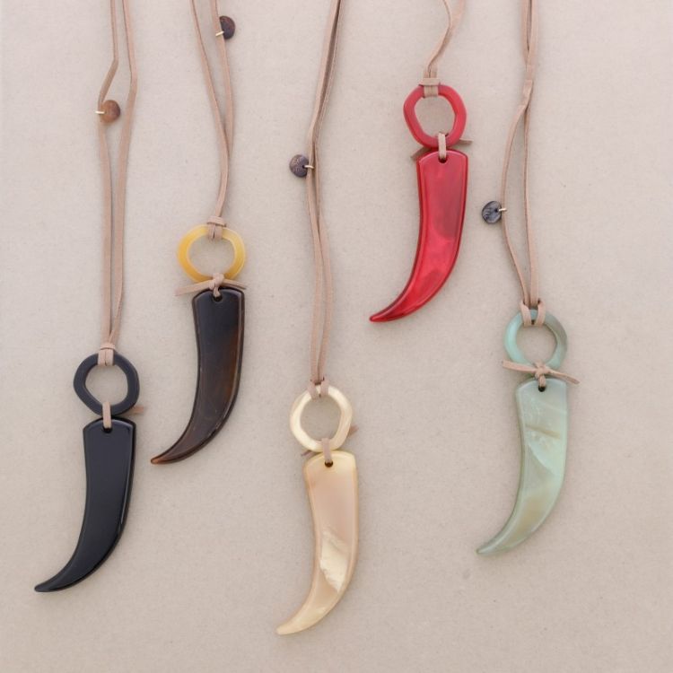 LONG RESIN HORN PENDANT NECKLACE 2