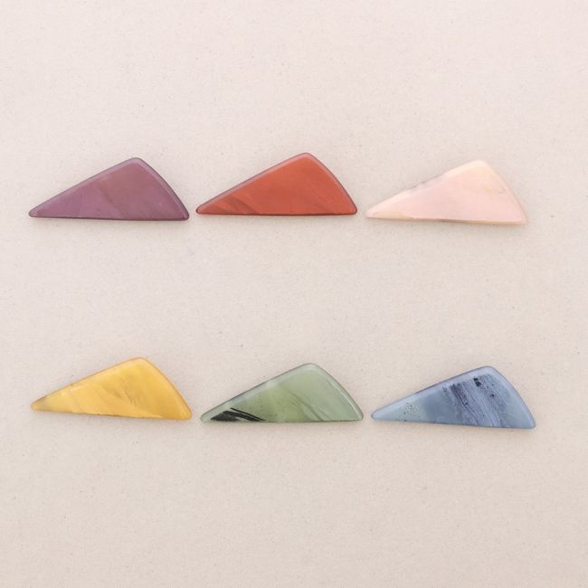 BROCHE FORMA GEOMÉTRICA RESINA