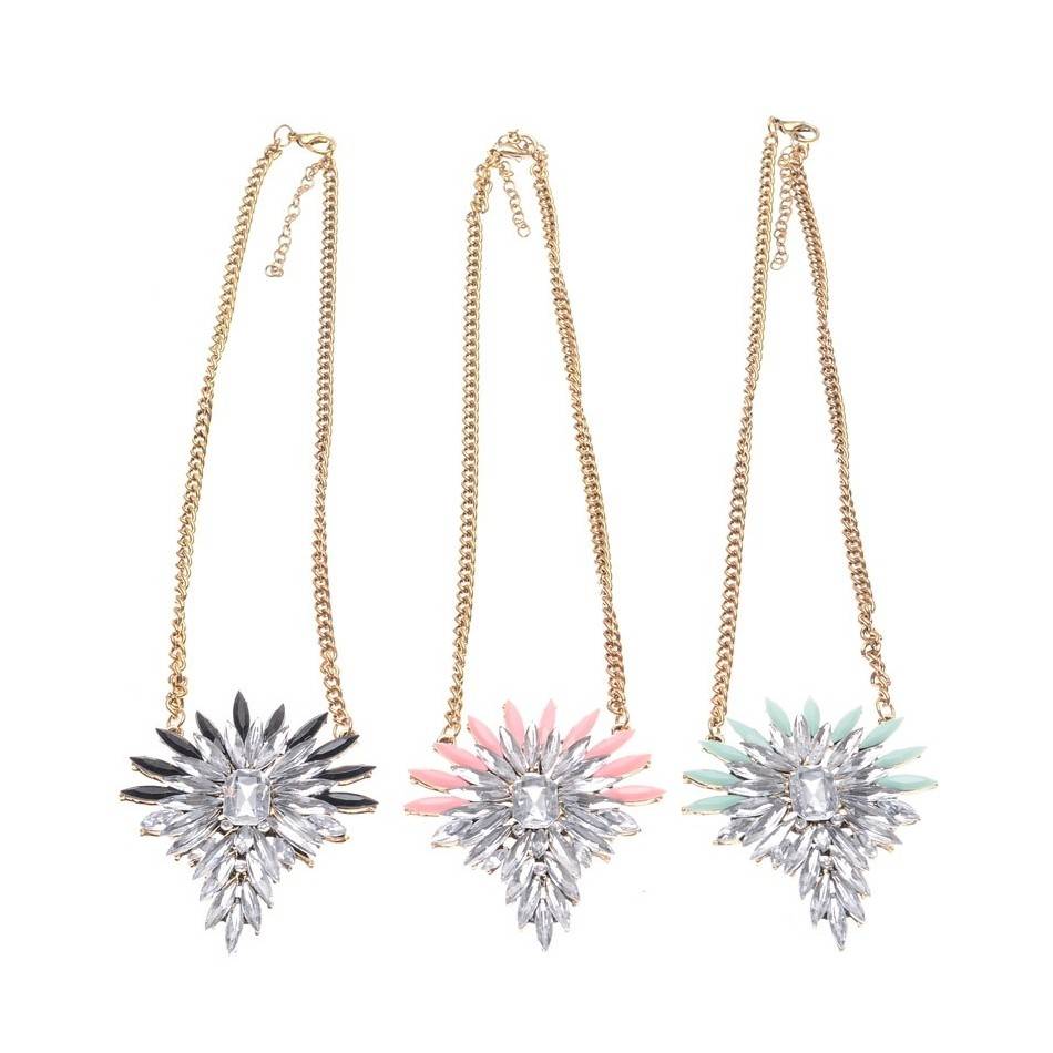 METAL SHORT NECKLACE WITH ENCRUSTED CRYSTALS
