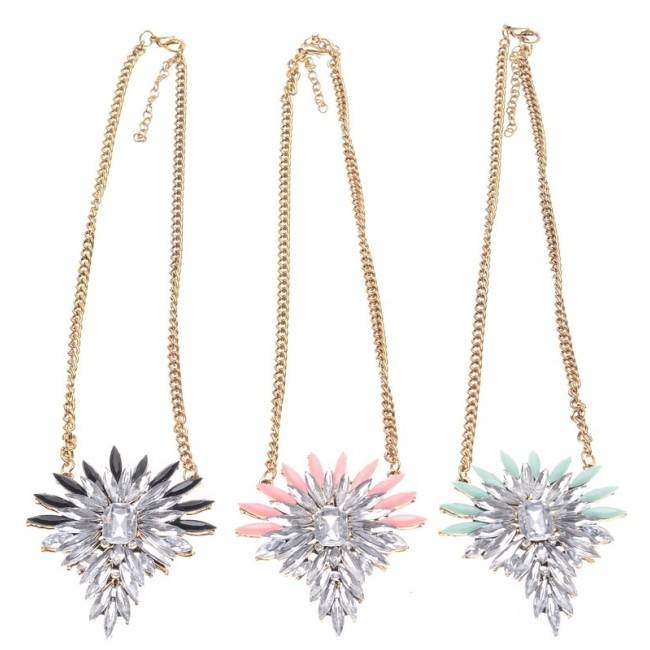 METAL SHORT NECKLACE WITH ENCRUSTED CRYSTALS