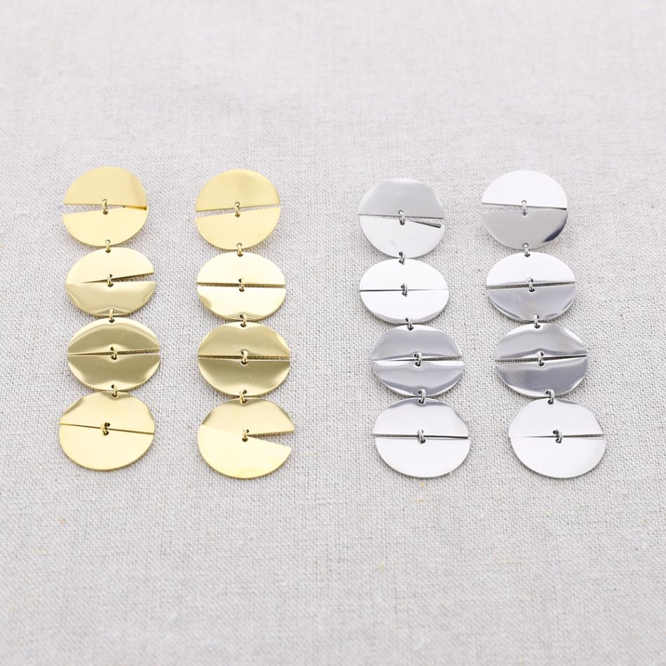 STEEL EARRINGS WITH SPLIT MEDALS