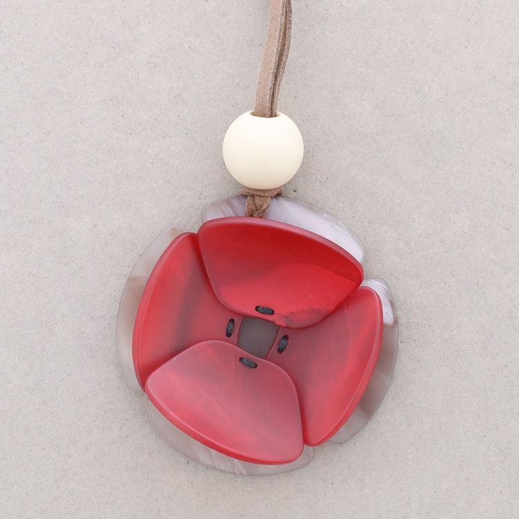 COLLAR LARGO COLGANTE FLOR RESINA