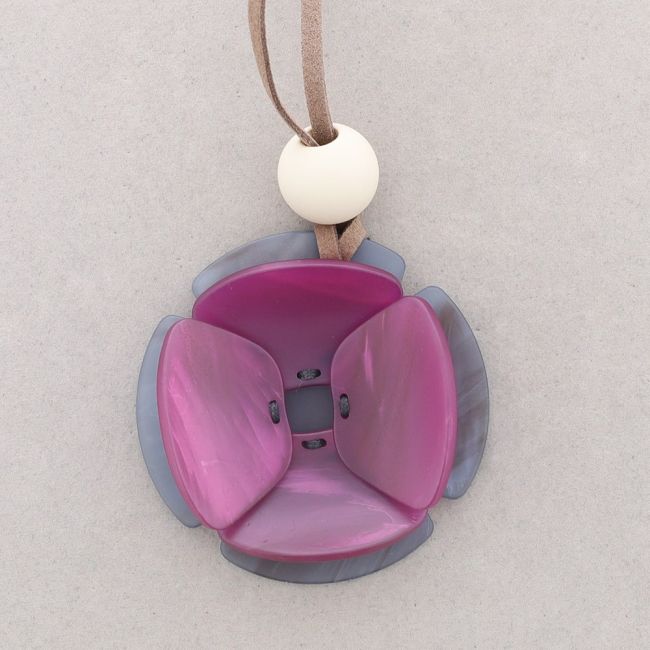 LONG RESIN FLOWER PENDANT NECKLACE