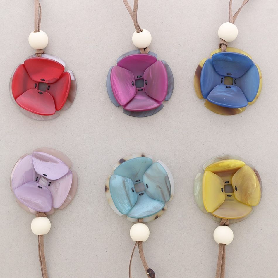 LONG RESIN FLOWER PENDANT NECKLACE