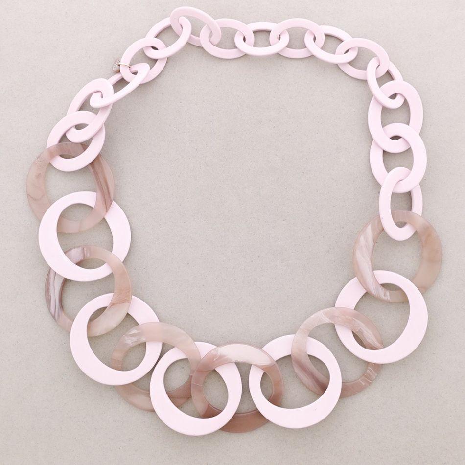 COLLAR LARGO ESLAOBONES RESINA