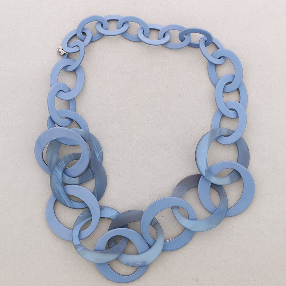 COLLAR LARGO ESLAOBONES RESINA