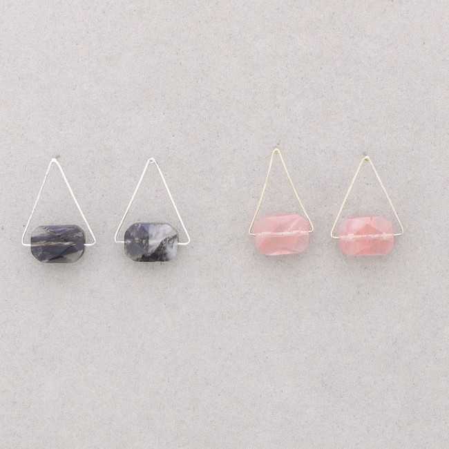 TRIANGULAR EARRINGS WITH FACETED STONE