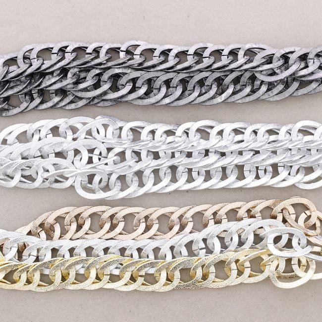 TRIPLE LINK SHORT NECKLACE
