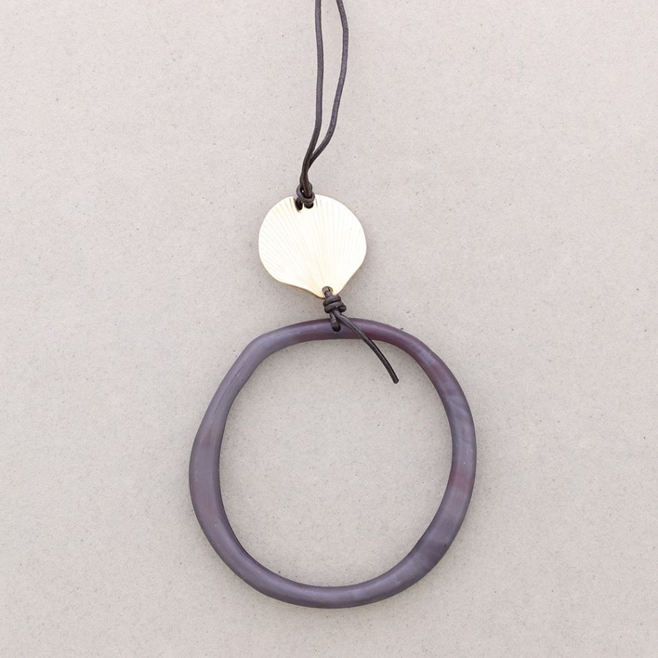 COLLAR LARGO COLGANTE ARO RESINA