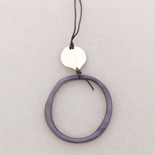 COLLAR LARGO COLGANTE ARO RESINA