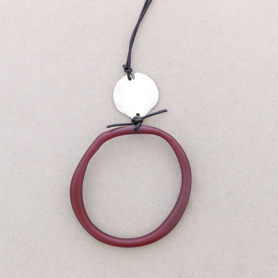 COLLAR LARGO COLGANTE ARO RESINA