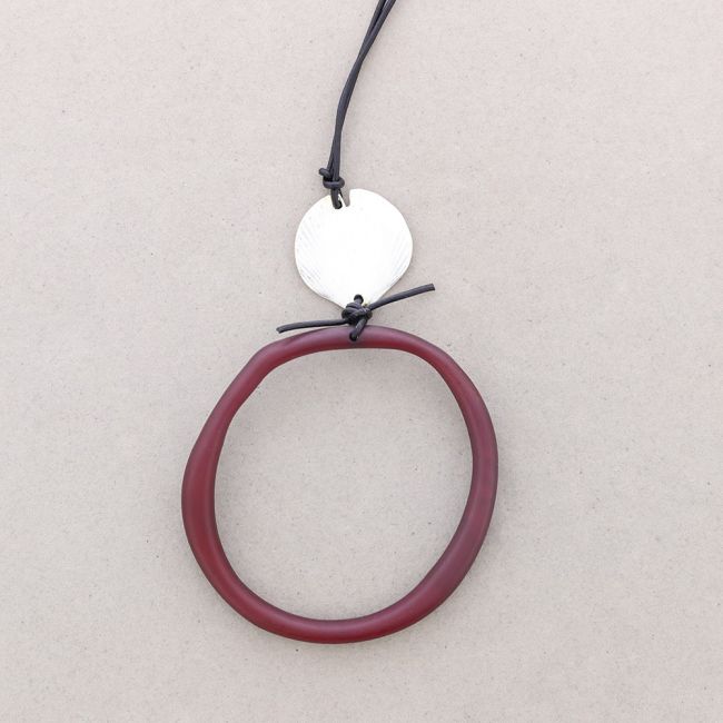 COLLAR LARGO COLGANTE ARO RESINA