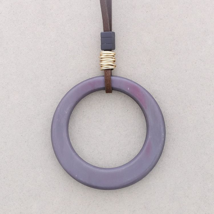 LONG RESIN WIDE HOOP PENDANT NECKLACE