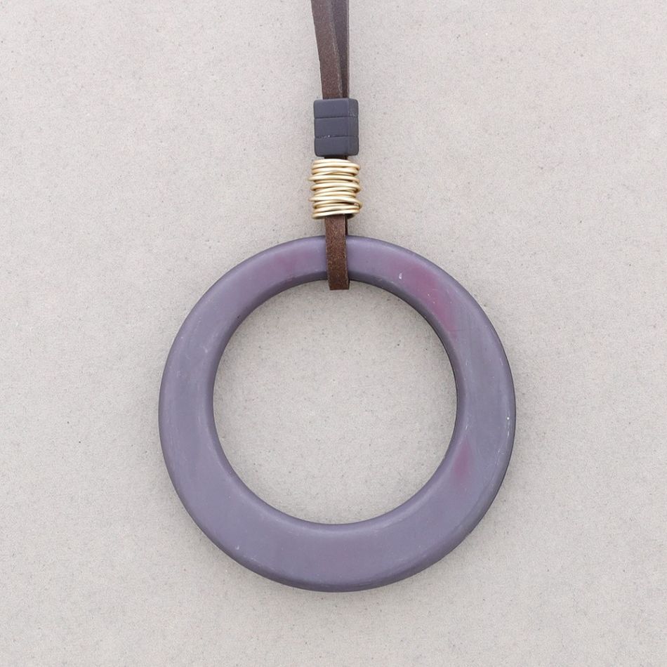 LONG RESIN WIDE HOOP PENDANT NECKLACE