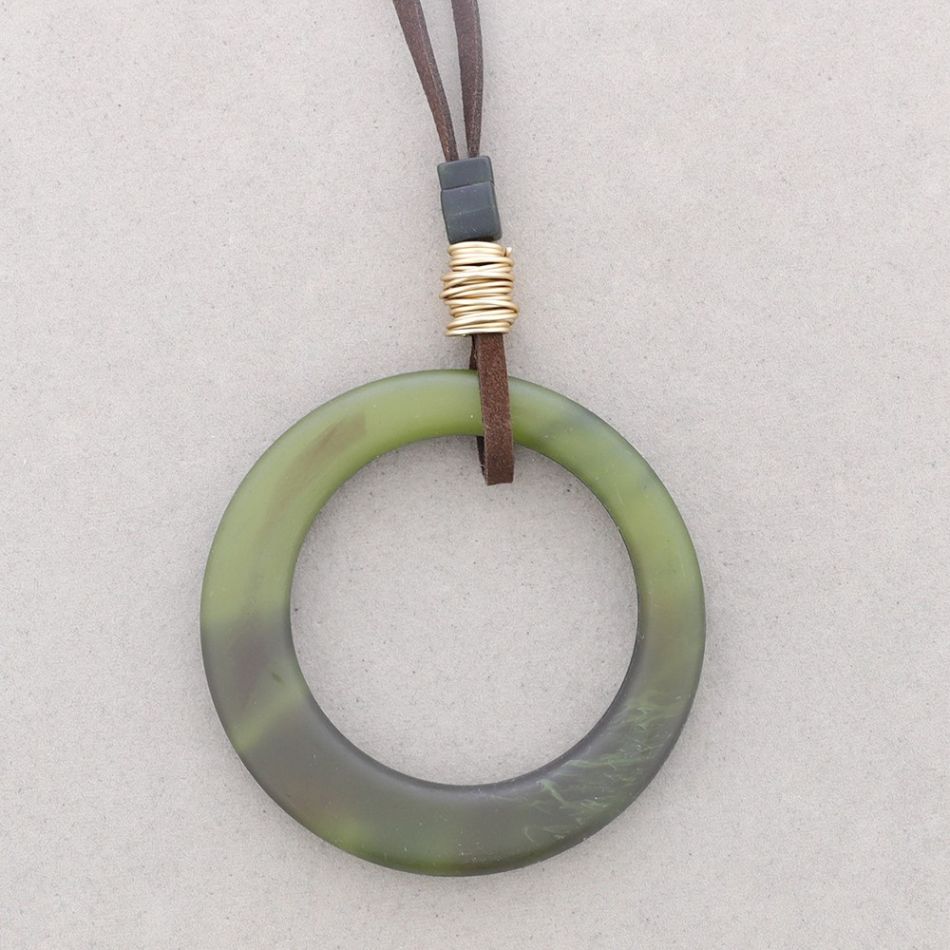 LONG RESIN WIDE HOOP PENDANT NECKLACE