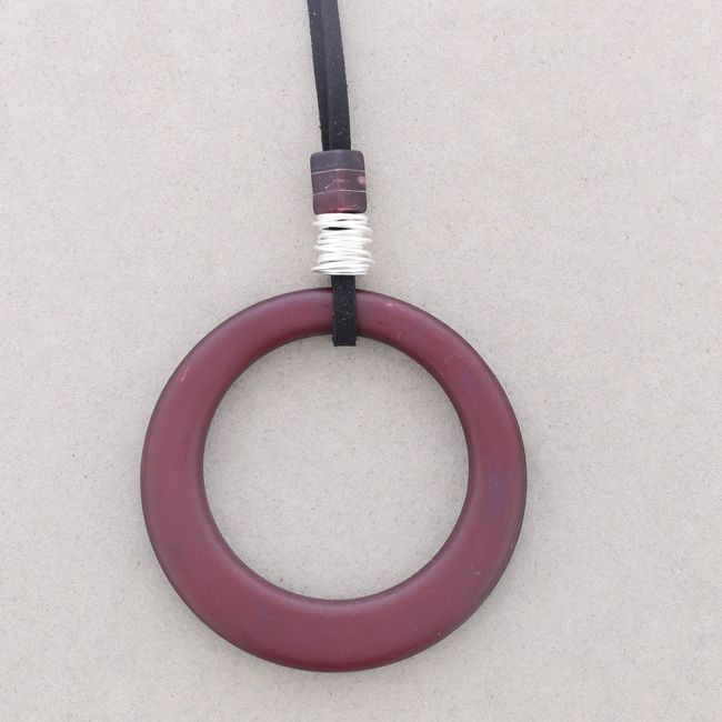 LONG RESIN WIDE HOOP PENDANT NECKLACE