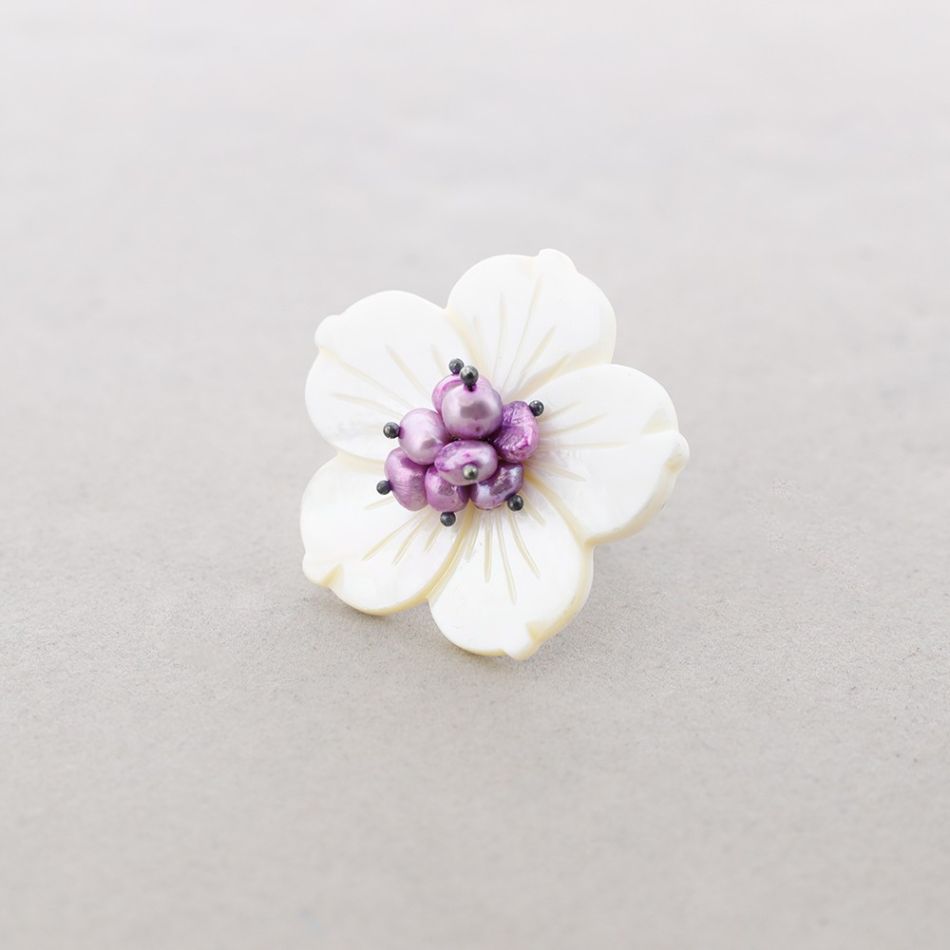 NACRE FLOWER RING