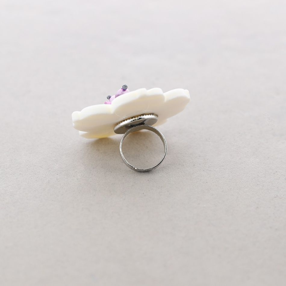NACRE FLOWER RING