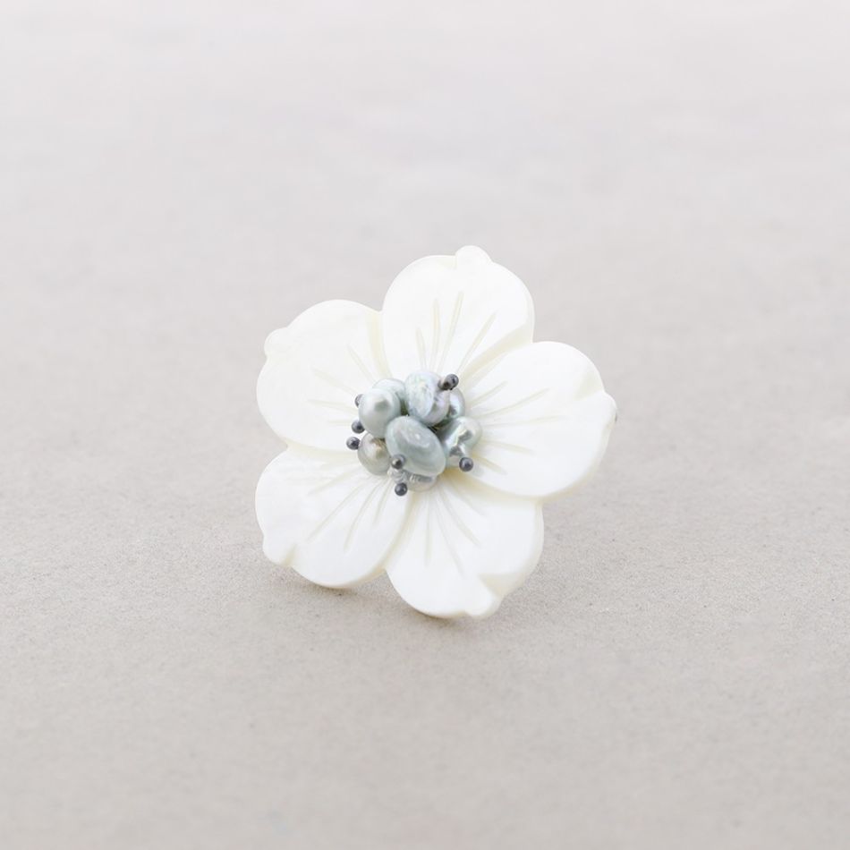 NACRE FLOWER RING