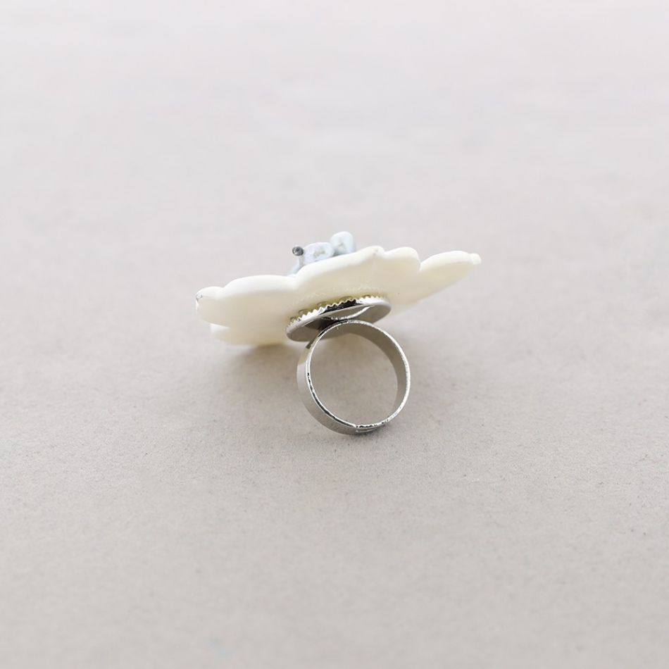 NACRE FLOWER RING