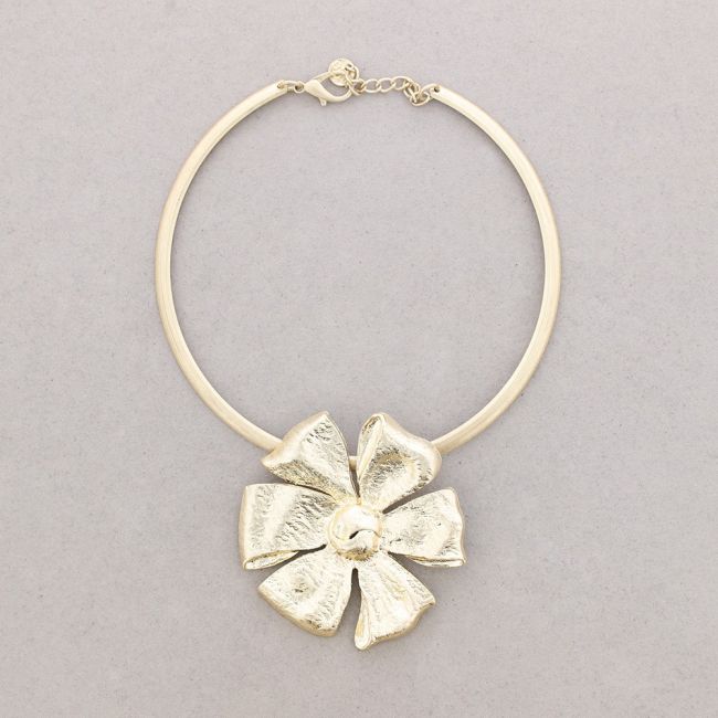 METAL FLOWER SHORT NECKLACE