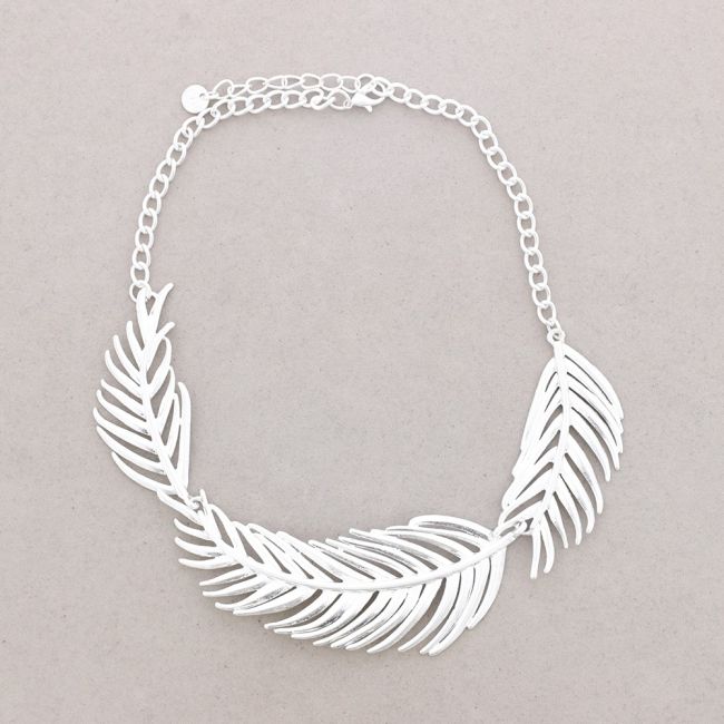 TRIPLE METAL LEAF SHORT NECKLACE