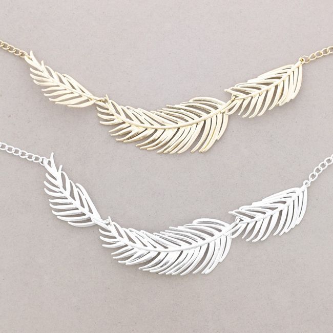 TRIPLE METAL LEAF SHORT NECKLACE