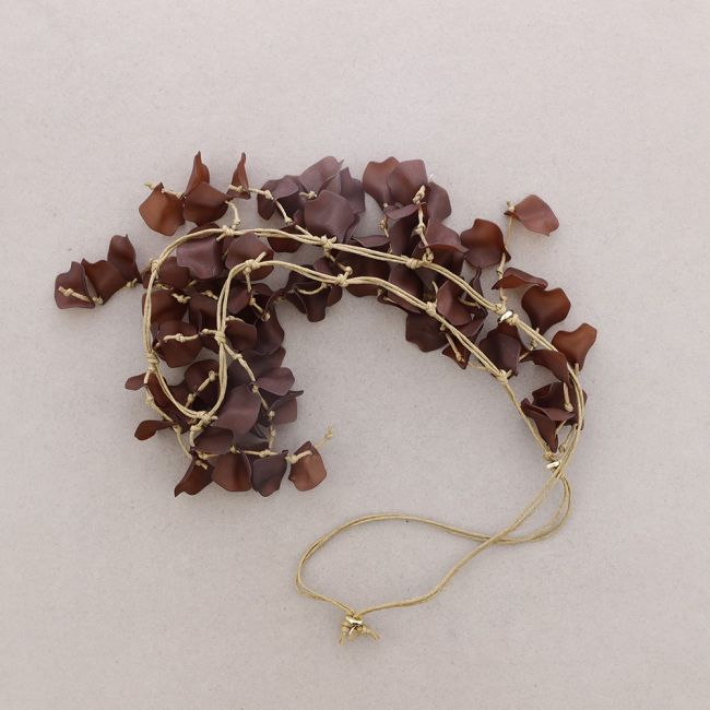 LONG NECKLACE WITH RESIN PETALS PENDANT