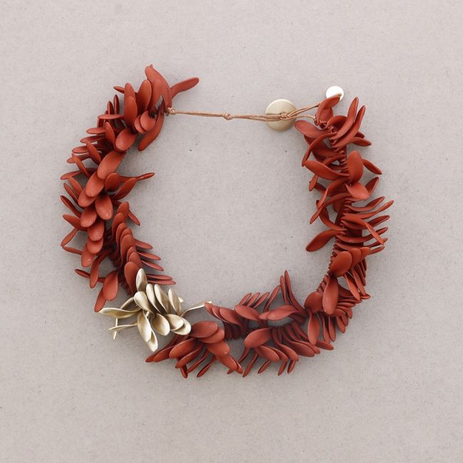 RESIN PETALS SHORT NECKLACE