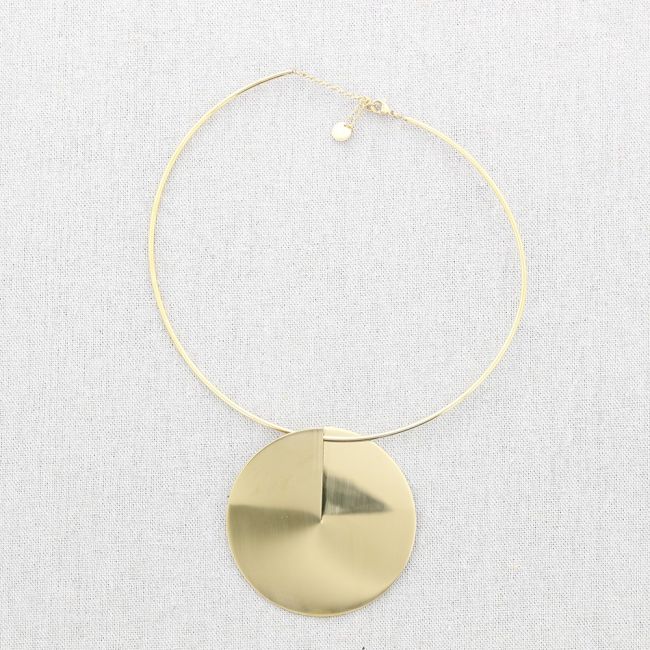 STEEL CHOKER WITH MEDAL PENDANT
