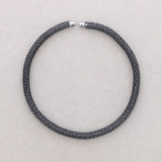 CRYSTAL STRIPS SHORT NECKLACE