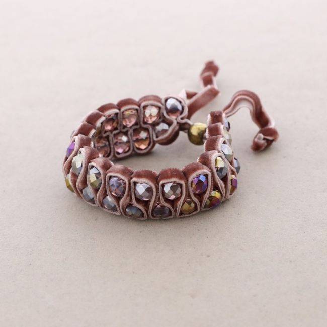 BOW BRACELET WITH FACETED BEADS