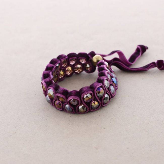 BOW BRACELET WITH FACETED BEADS