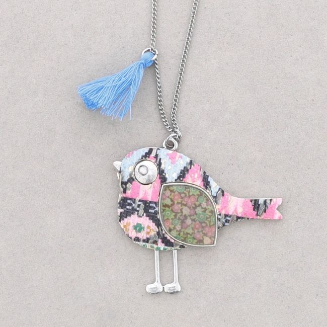 LONG NECKLACE WITH STAMPED METAL PENDANT