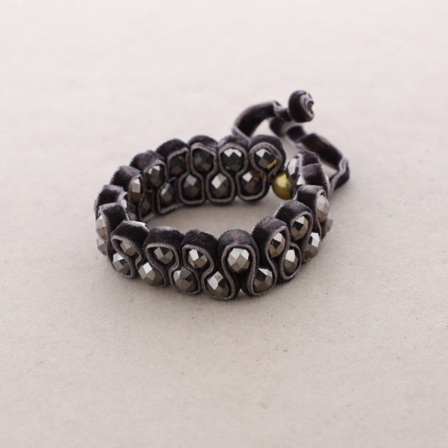 BOW BRACELET WITH FACETED BEADS