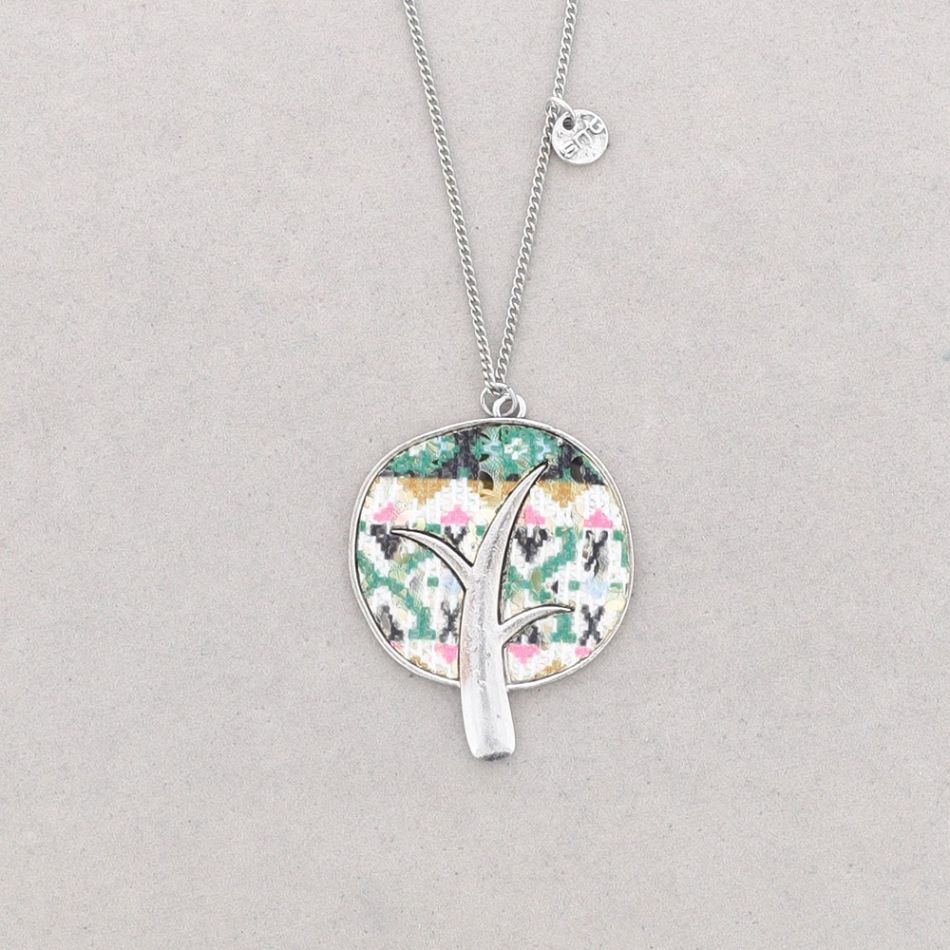 LONG NECKLACE WITH STAMPED METAL PENDANT