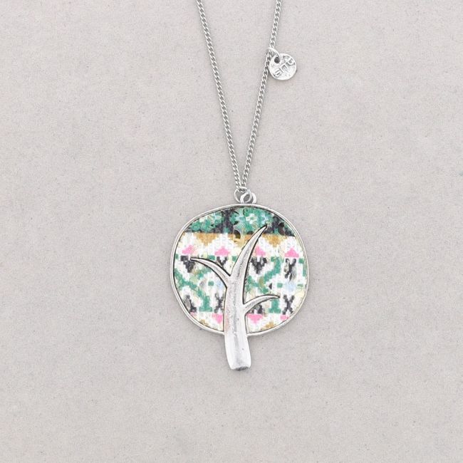 LONG NECKLACE WITH STAMPED METAL PENDANT