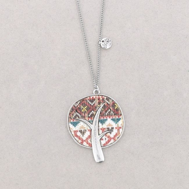 LONG NECKLACE WITH STAMPED METAL PENDANT