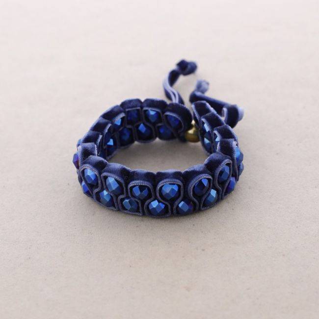 BOW BRACELET WITH FACETED BEADS