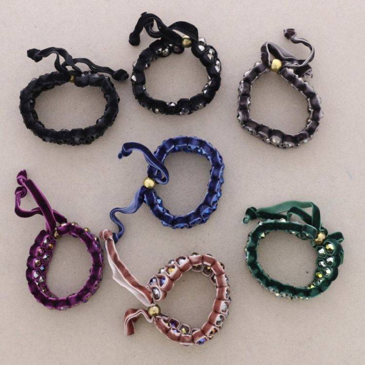 BOW BRACELET WITH FACETED BEADS 2