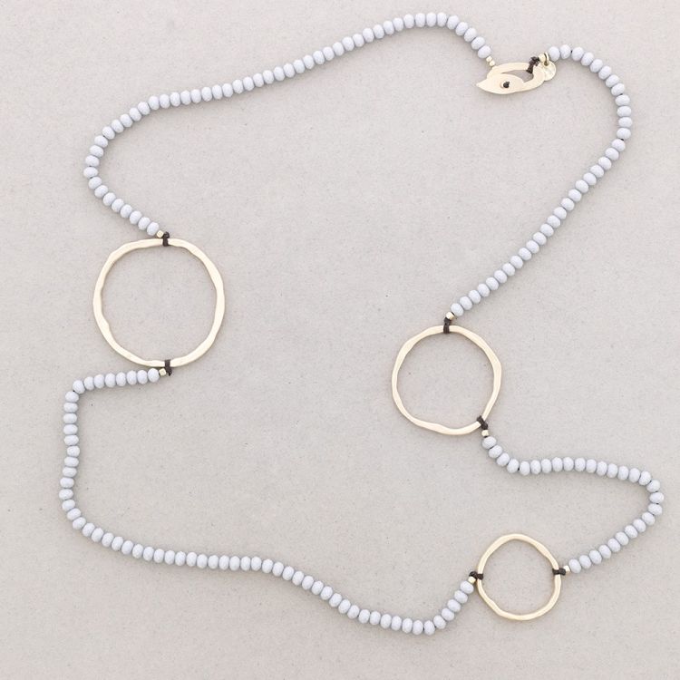 LONG NECKLACE WITH FACETED BEADS AND METAL RINGS 2