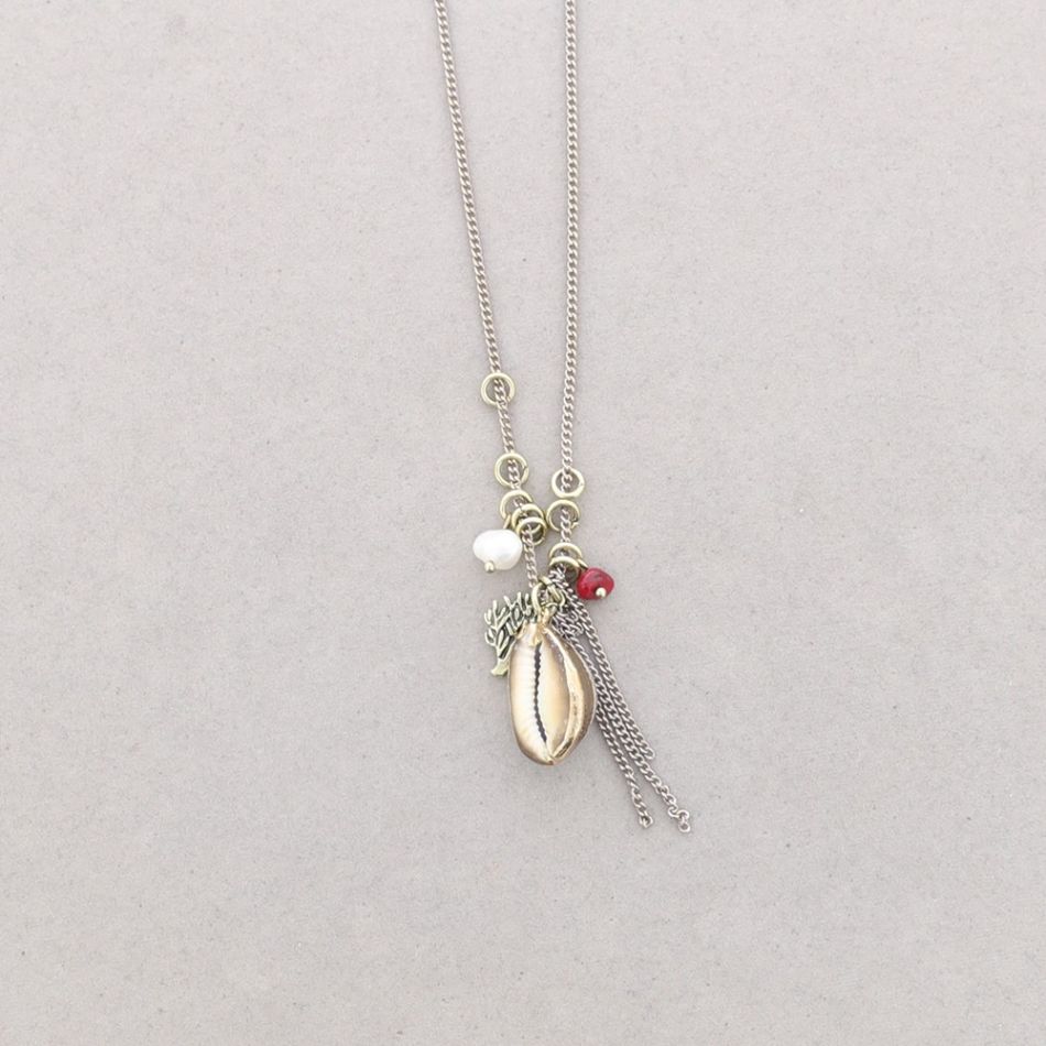 LONG METAL NECKLACE WITH SHELL PENDANT