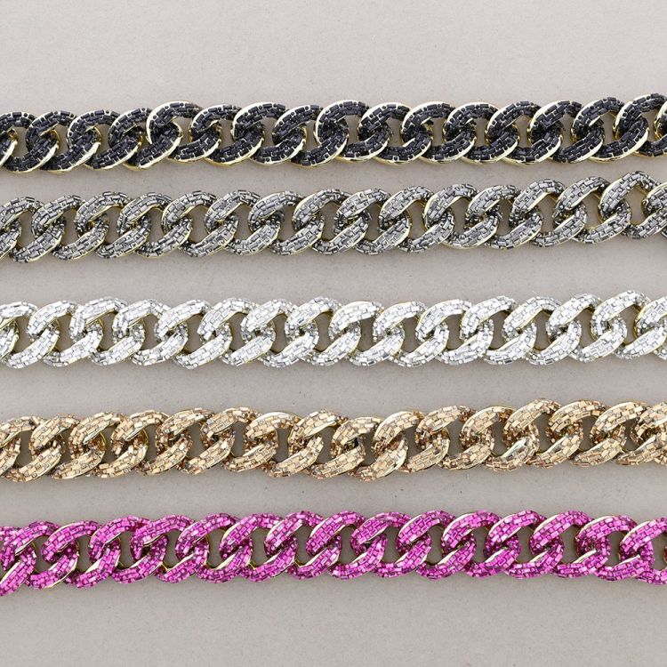 CRYSTAL LINKS NECKLACE 2