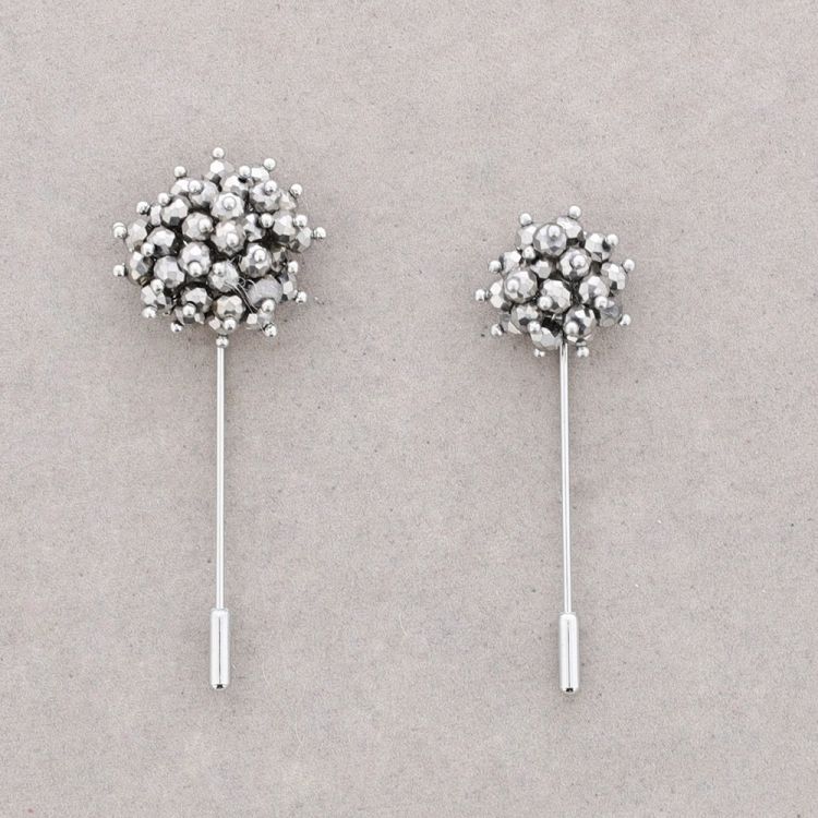 PAIR FLOWER NEEDLE BROOCH WITH FACETED CRYSTALS