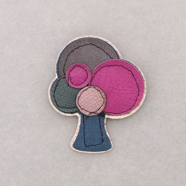 BROCHE ÁRBOL METAL IMITACIÓN CUERO