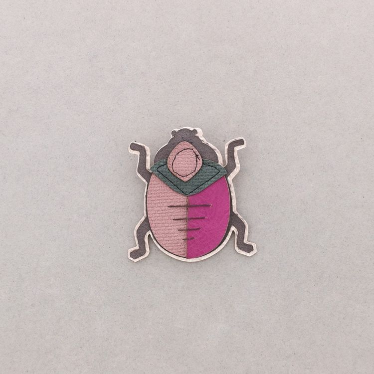 BROCHE INSECTO METAL IMITACIÓN CUERO