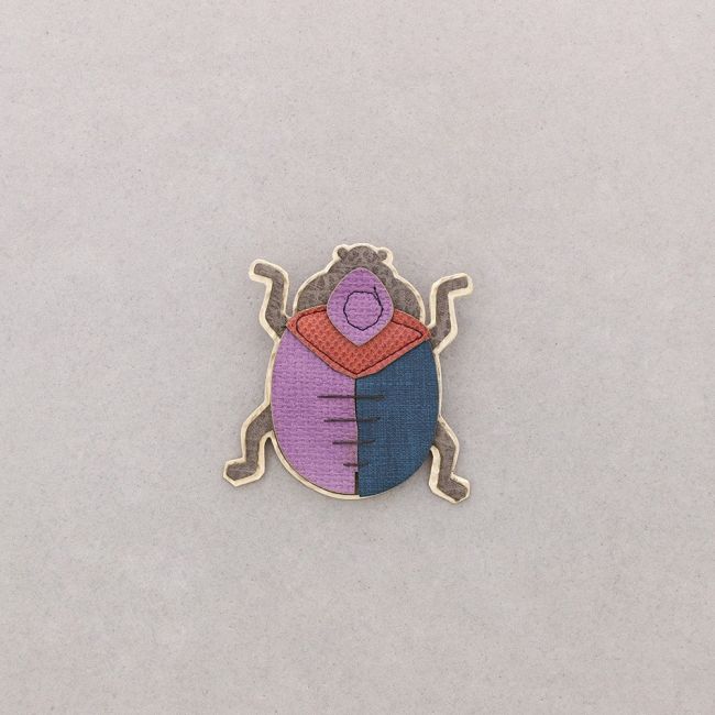 BROCHE INSECTO METAL IMITACIÓN CUERO