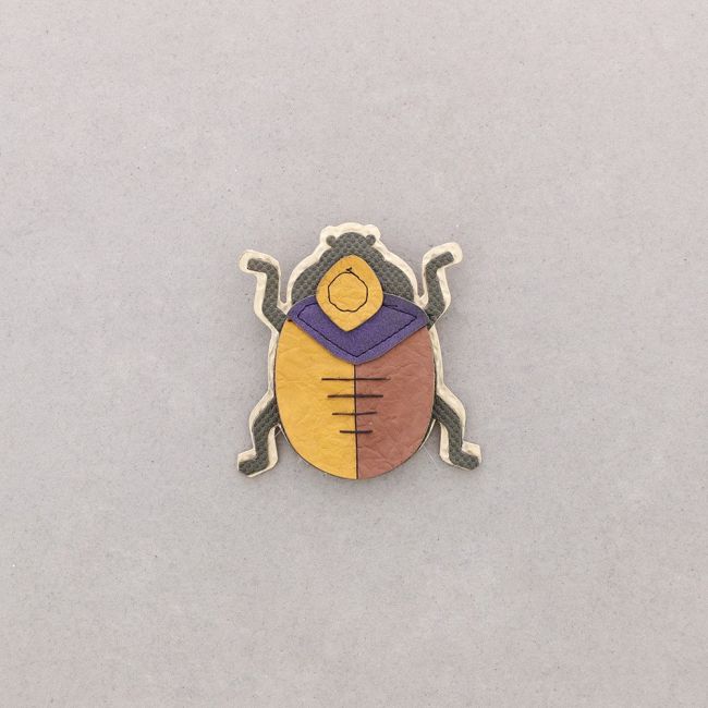 BROCHE INSECTO METAL IMITACIÓN CUERO