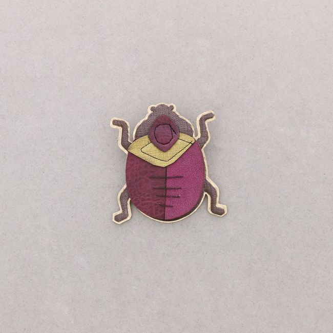 BROCHE INSECTO METAL IMITACIÓN CUERO